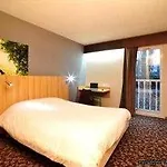 Kyriad Direct Отель