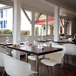 Kyriad Direct Трап