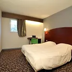 Kyriad Direct 2* Трап