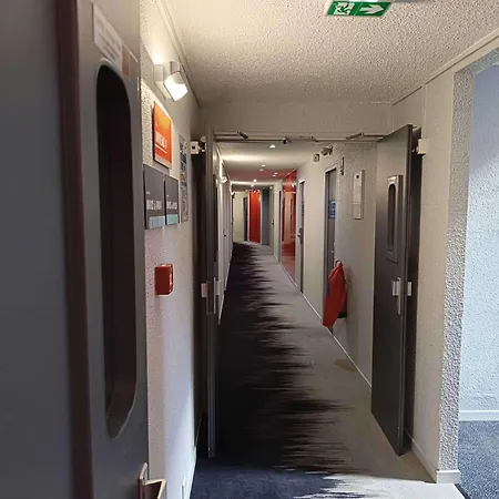 Ξενοδοχείο Kyriad Direct 2*