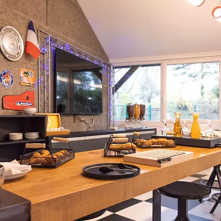 Kyriad Direct 2* Trappes