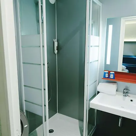 Otel Kyriad Direct Trappes