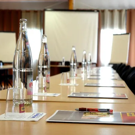 Kyriad Direct Hotel 2*