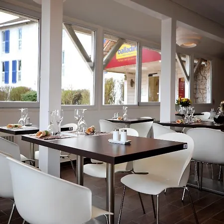 Kyriad Direct Trappes