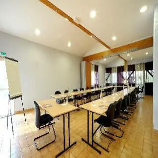 Hotel Kyriad Direct 2*