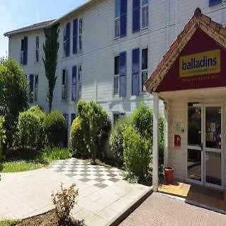 Otel Kyriad Direct Trappes