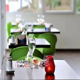 Kyriad Direct Hotell