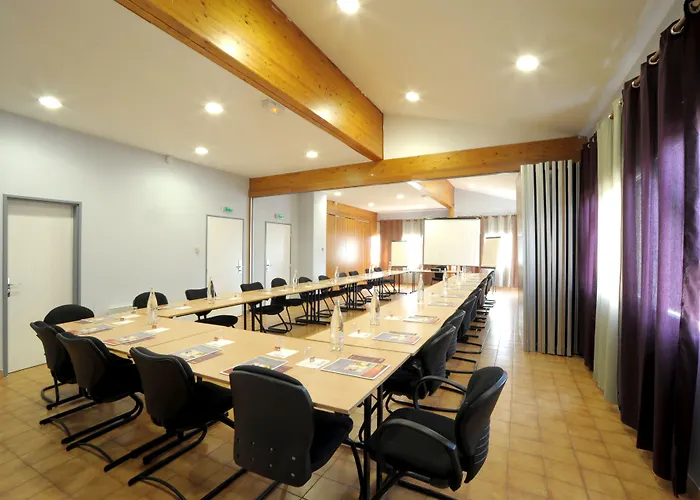 Hotel Kyriad Direct 2*