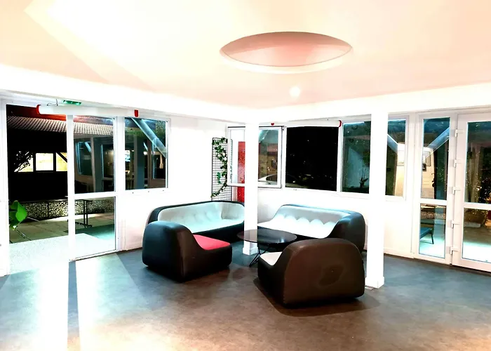 Kyriad Direct Trappes