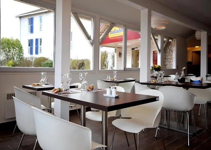 Kyriad Direct Trappes