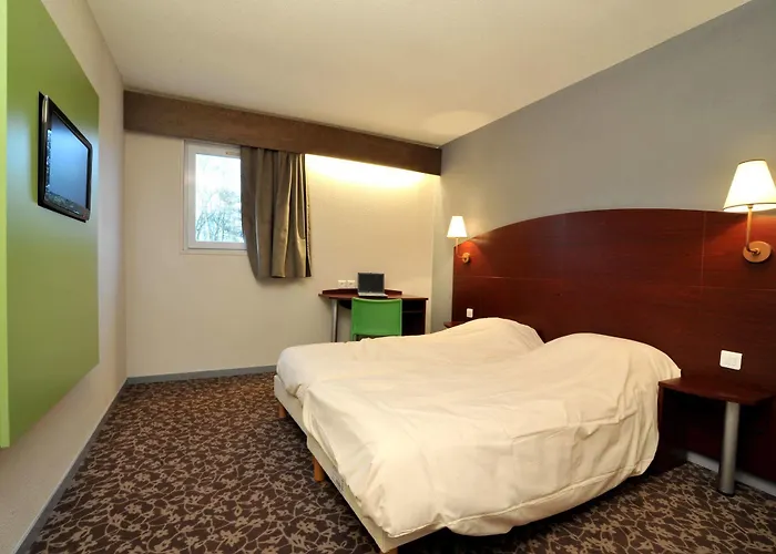 Kyriad Direct 2* Trappes