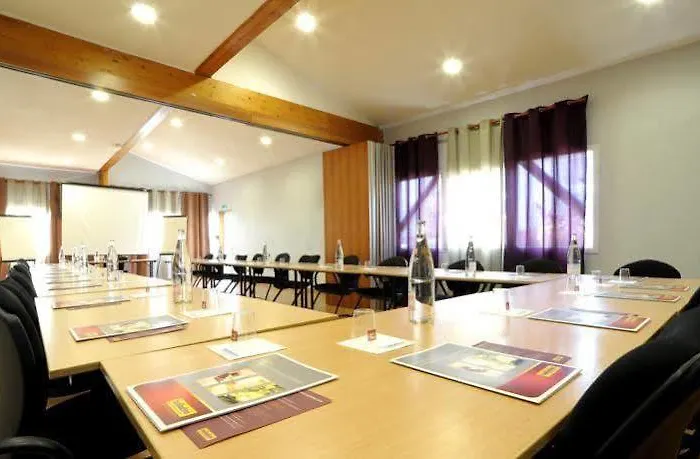 Hotel Kyriad Direct Trappes